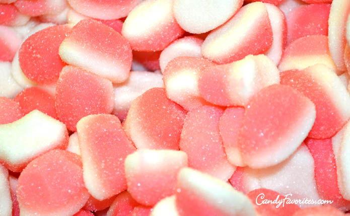 Gummi Strawberry Cake Puffs 5.5 Ounce Peg Bags - CandyFavorites