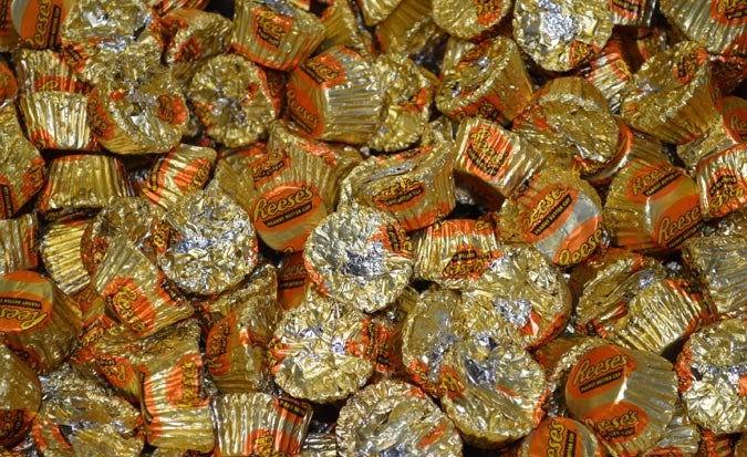Reese's Peanut Butter Cups "Select Label" Peg Bags - CandyFavorites